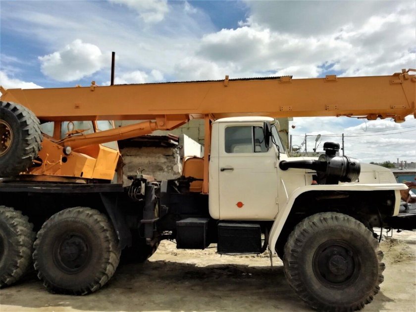 Урал 5557 автокран