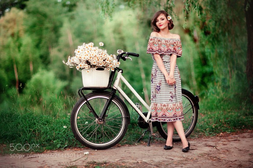 Фотосессия с велосипедом и цветами