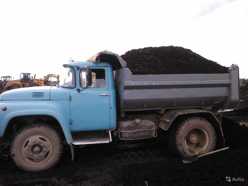 Самосвал ЗИЛ С черноземом