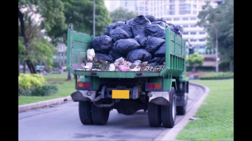 Грузовик с мусором