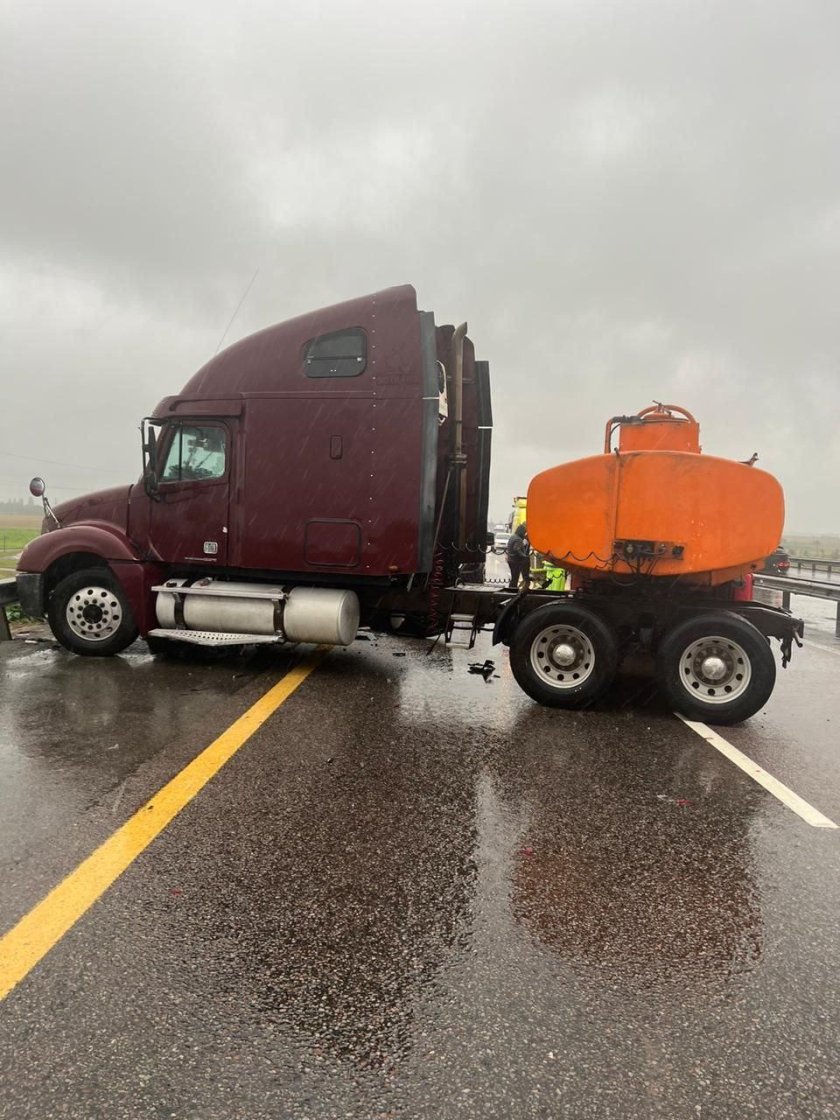 Фура на трассе