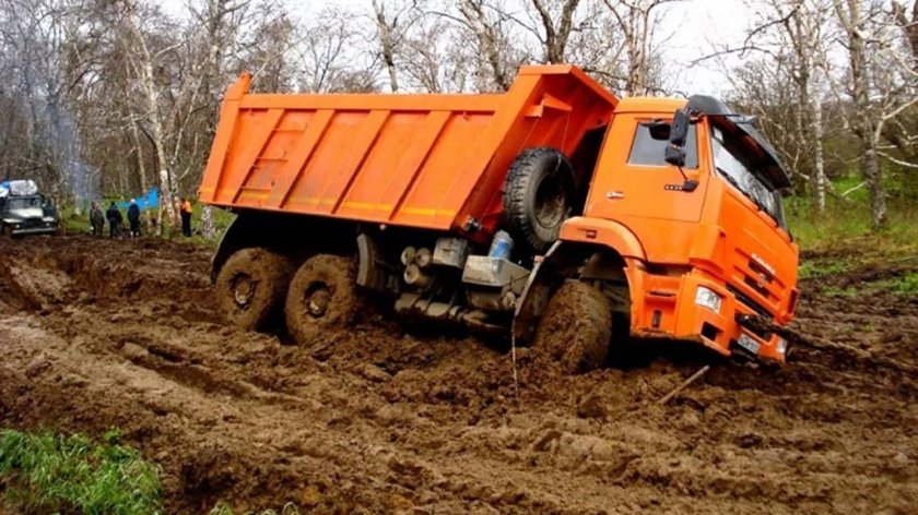 КАМАЗ 6520 застрял