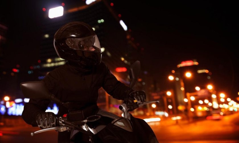 Селфи на мотоцикле ночью