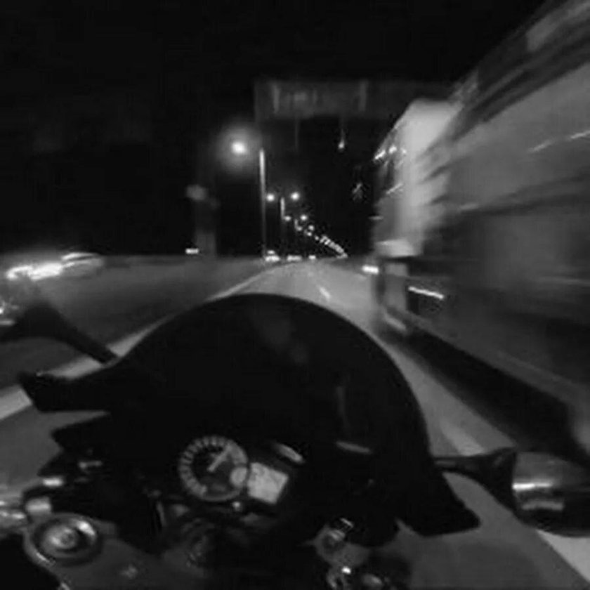 Мотоцикл в коридоре