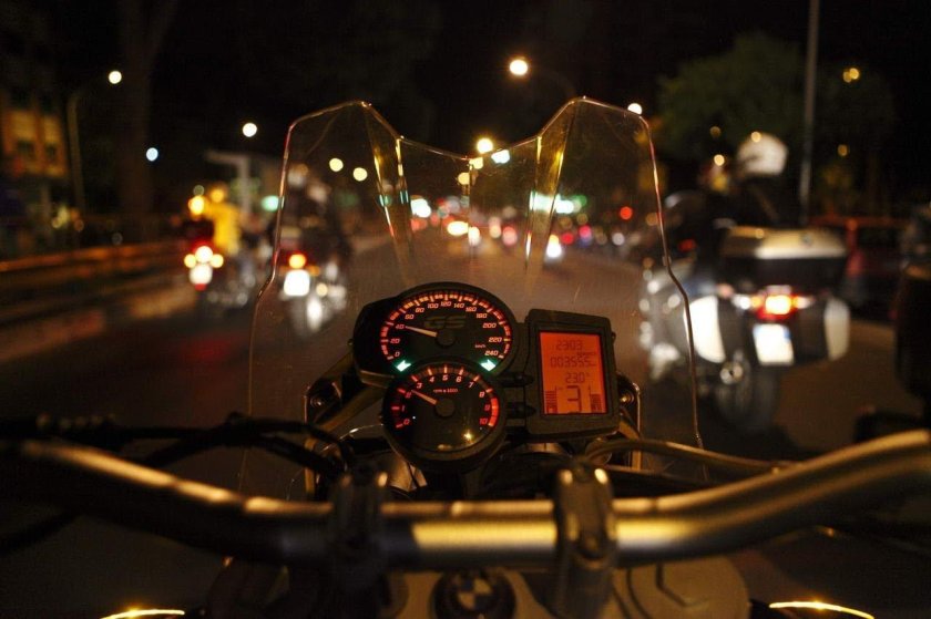 Мотоцикл ночью