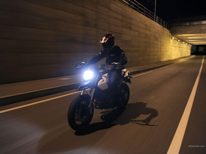 Дукати Гипермотард 796