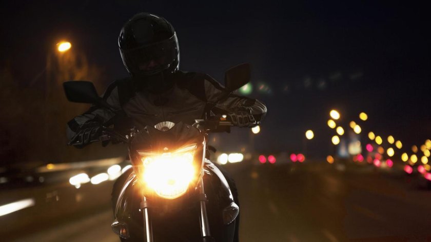 Мотоцикл ночью