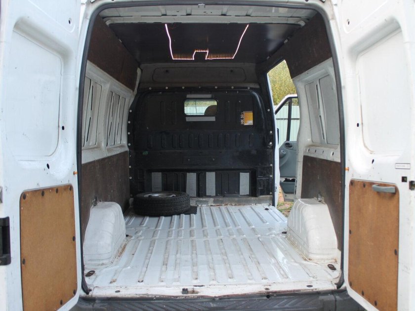 Цельнометаллический Форд Транзит кузов