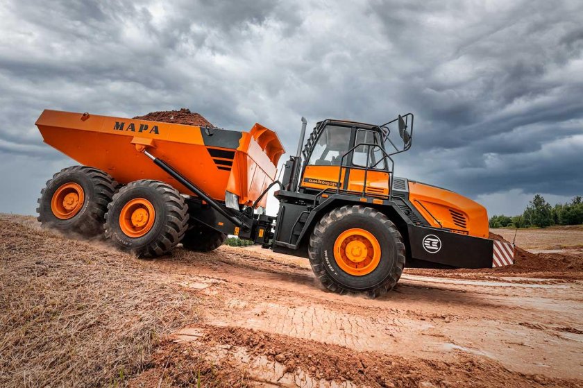 Землевоз с шарнирно-сочлененной рамой