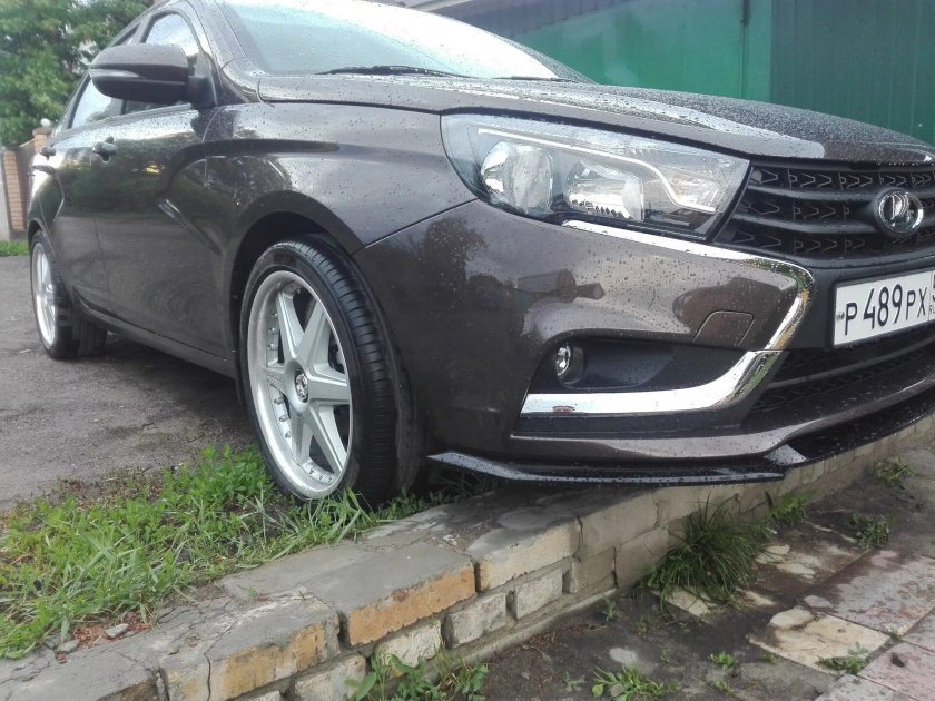 Сплиттер переднего бампера Веста