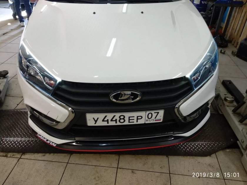 Сплиттер переднего бампера Веста белая Веста