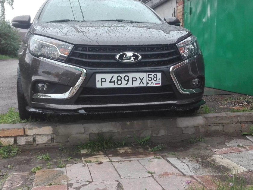 Сплиттер переднего бампера Веста