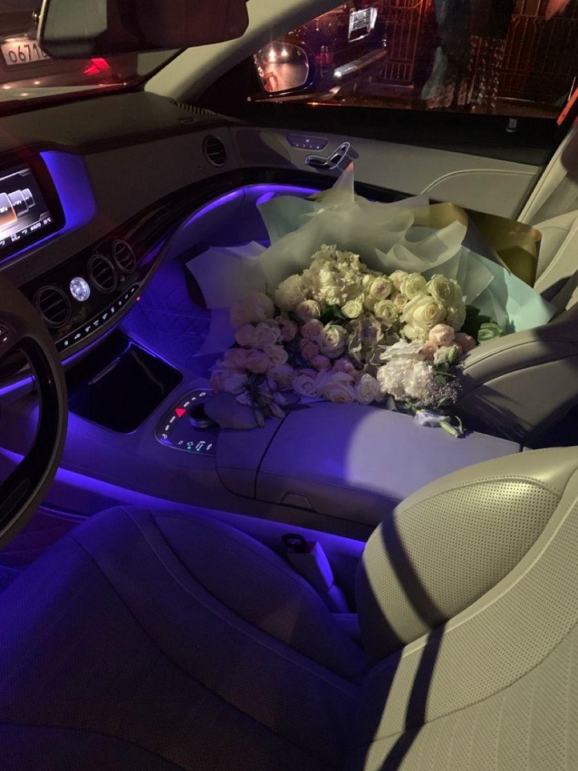 Цветы в машине Эстетика