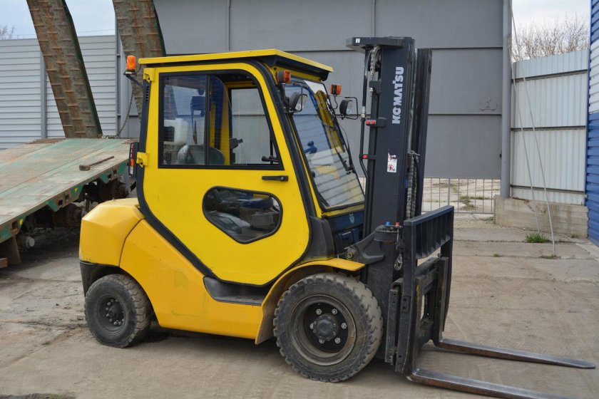 Дизельный погрузчик вилочный Komatsu 3т