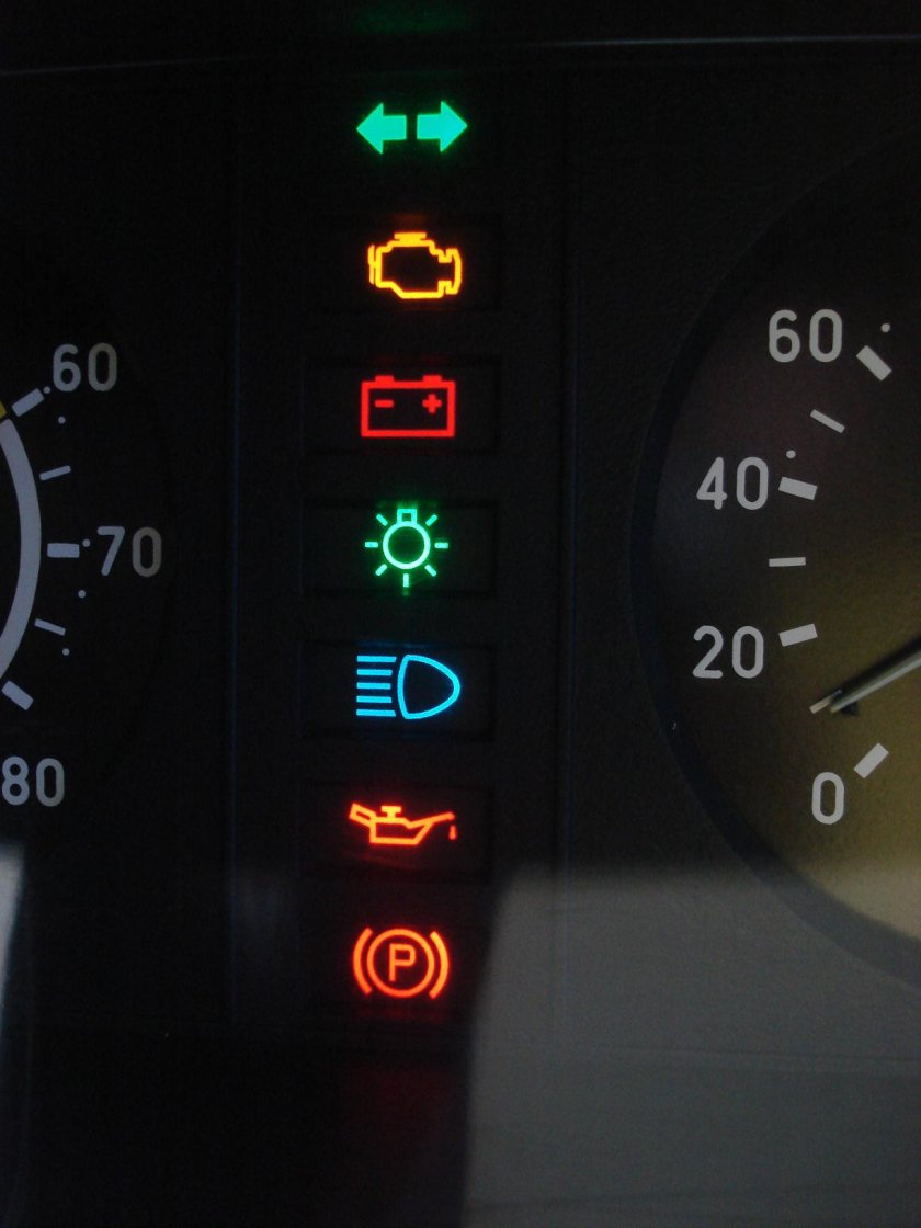 Индикаторы на панели приборов ВАЗ 2107