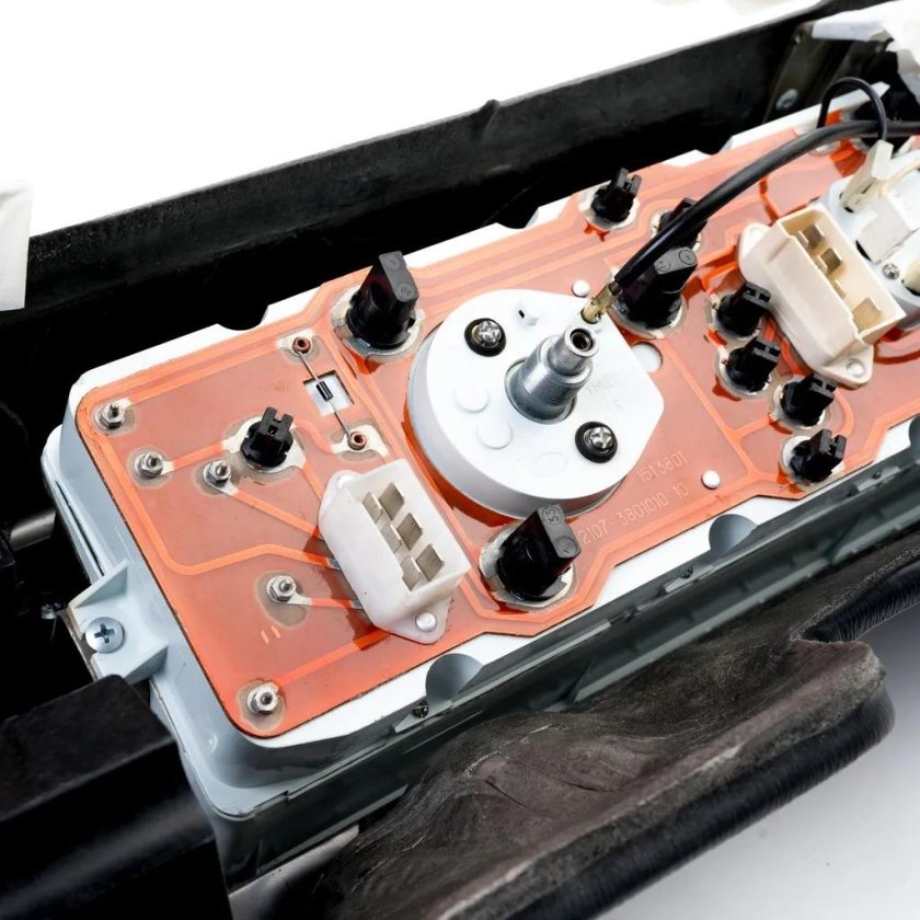 Панель приборов ВАЗ 2107 В сборе