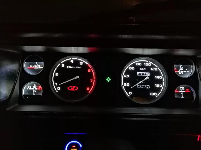 Салон ВАЗ 2107 приборная панель