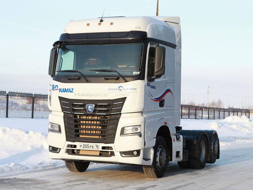 Тягач КАМАЗ-65659