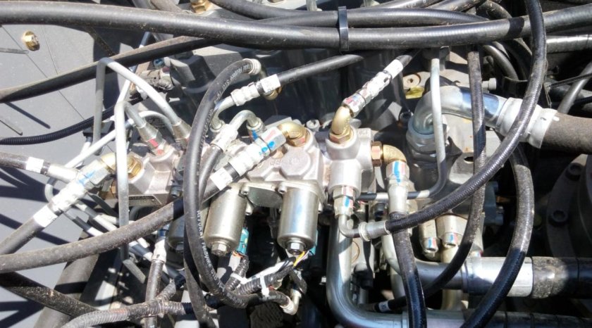 Гидрораспределитель экскаватора Хитачи 330