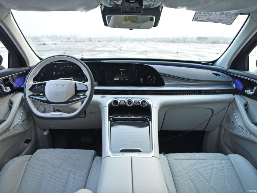 Exeed RX 2023 интерьер