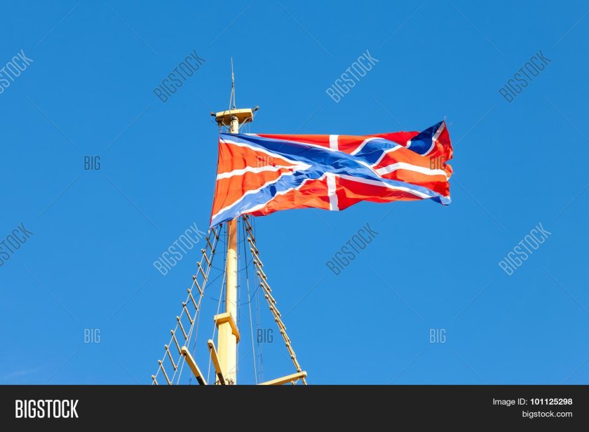 Гюйс флаг на Петропавловской крепости