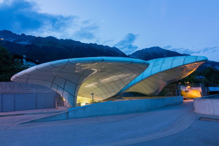 Станции канатной дороги Заха Инсбрук, 2005