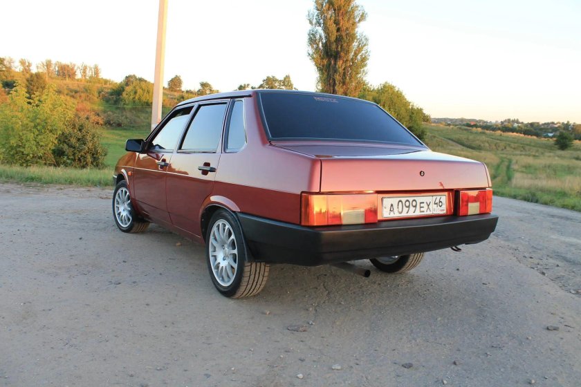 ВАЗ 21099 красная