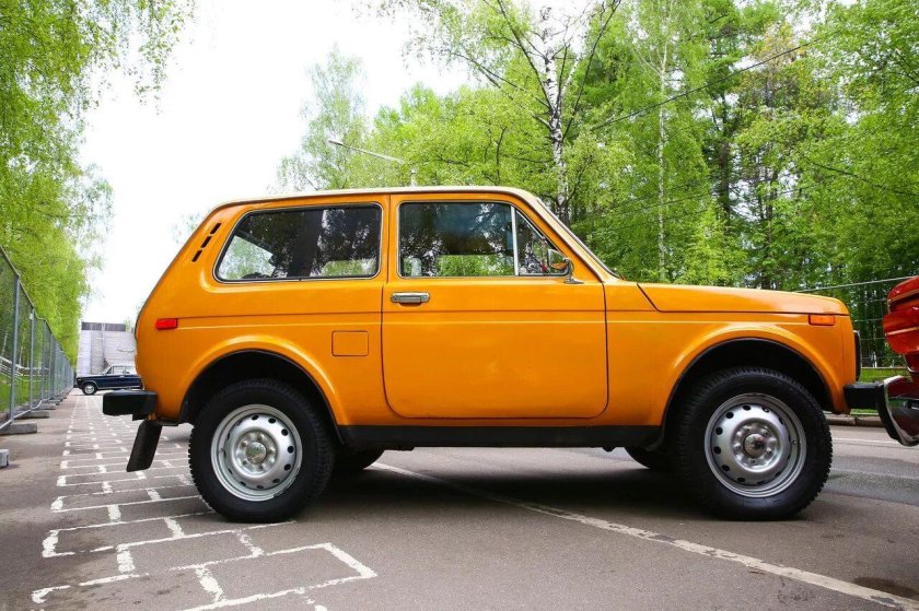 Нива 2121 цвет Нарцисс (код 223) желтый