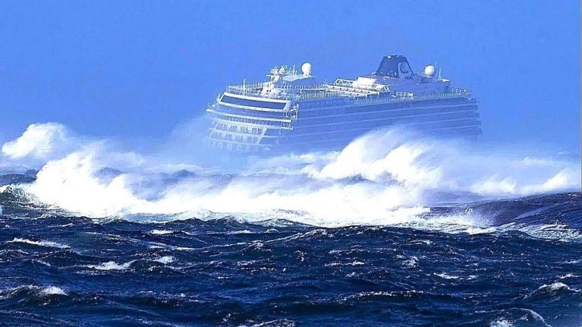 Круизный лайнер в 12 бальный шторм