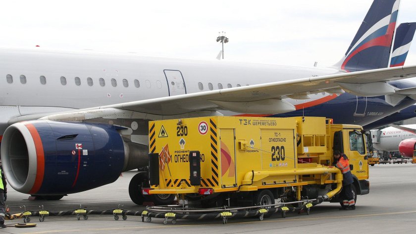 Топливозаправщик Роснефть Аэро