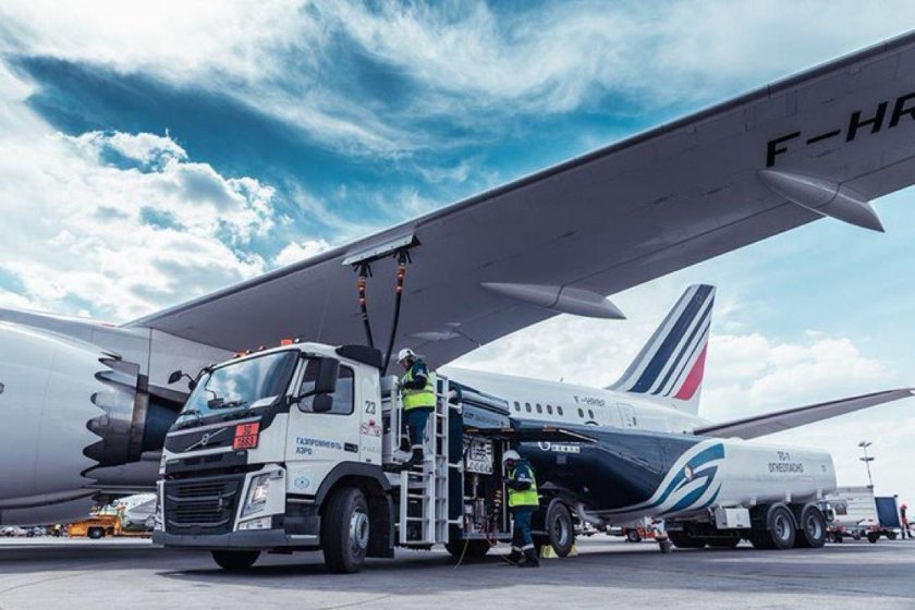 Топливозаправщик Газпромнефть Аэро