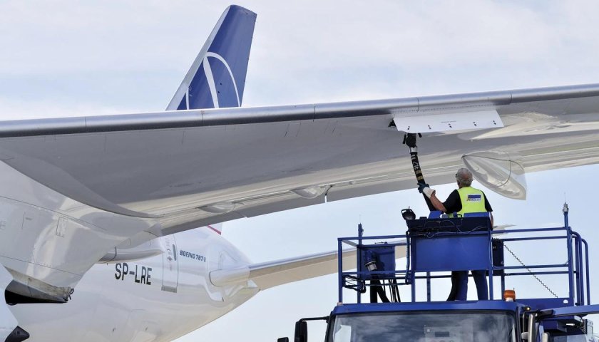 Самолет заправщик