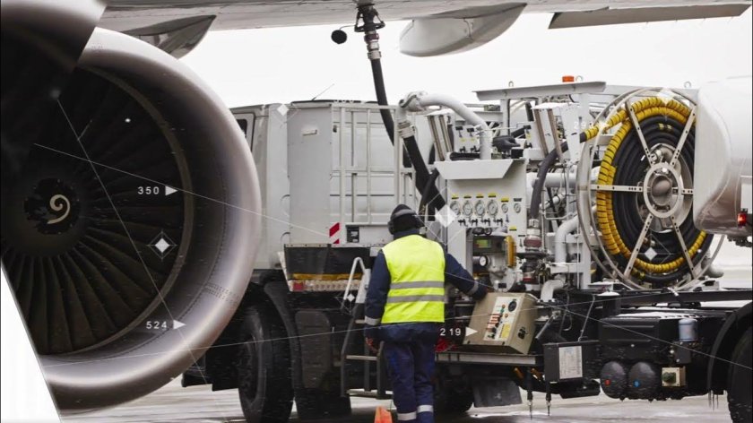 Машина для заправки самолетов