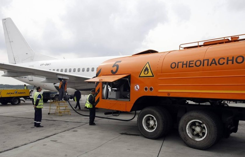 Самолетный топливозаправщик