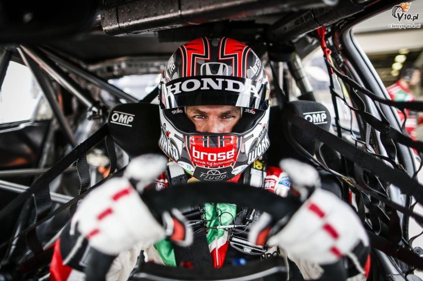 Гонщик ралли