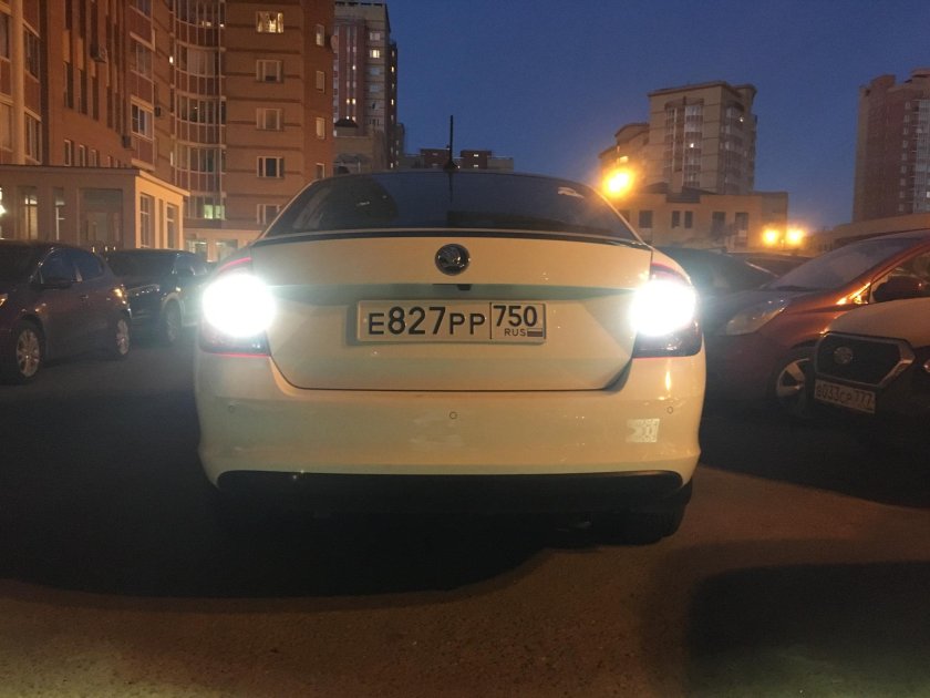 Задний ход Шкода Рапид