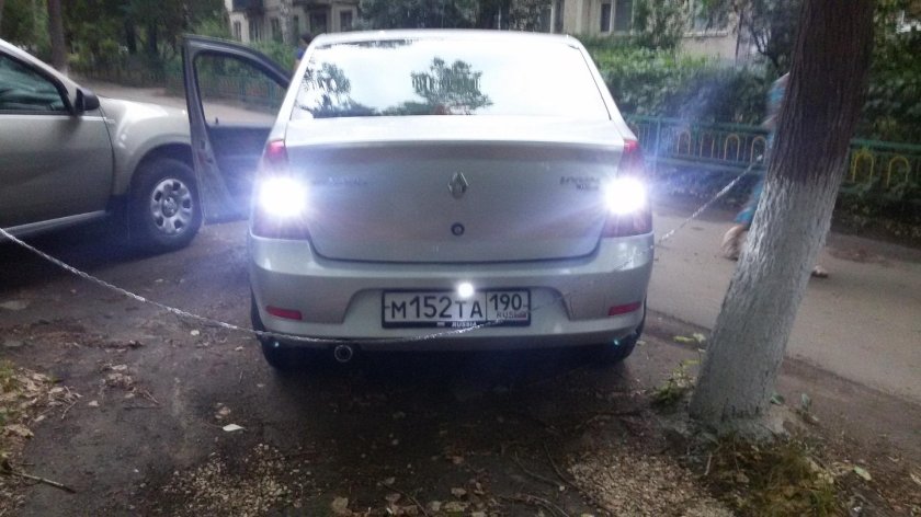 Лампочка заднего хода Рено Логан 2013