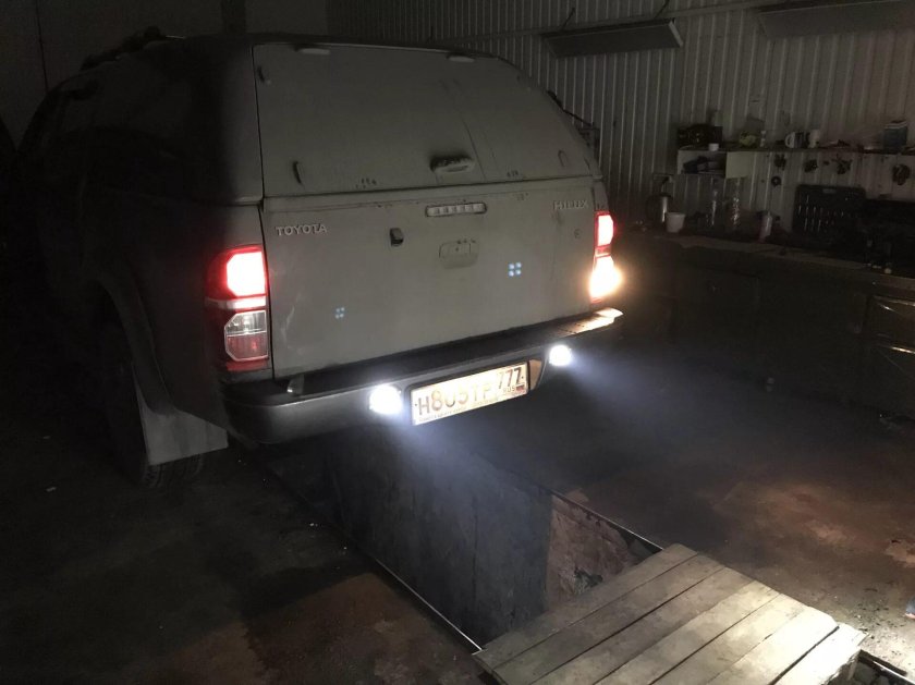 Фонарь заднего хода л200