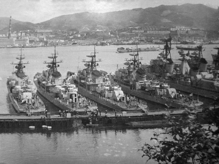 Авачинская бухта, поселок Завойко.