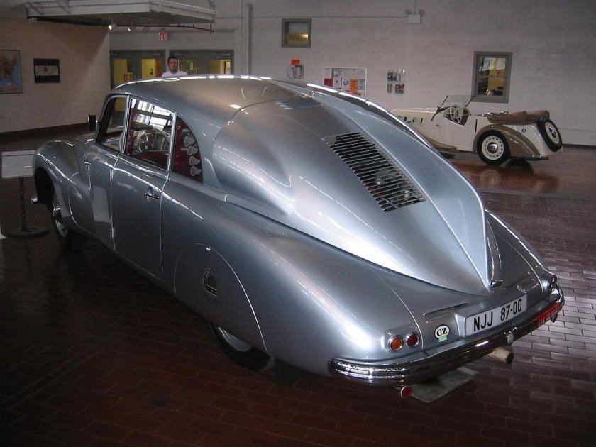 Tatra t87