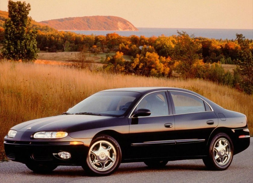 Олдсмобиль Аврора 2000