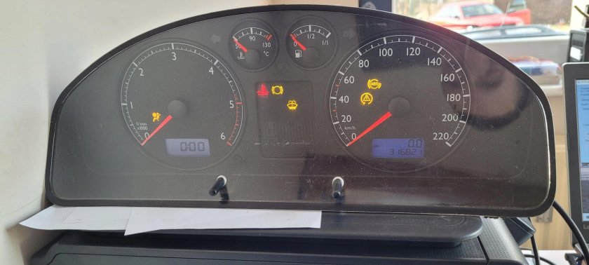 Панель приборов w140