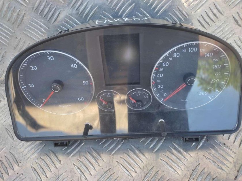 Volkswagen Golf 5 приборка