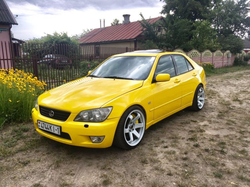 Lexus is 300 1 поколение