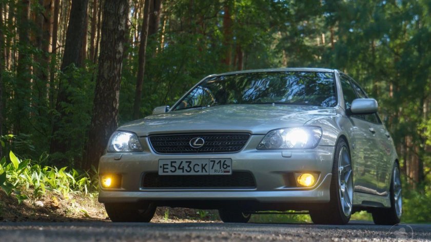 Лексус ИС 250 2000