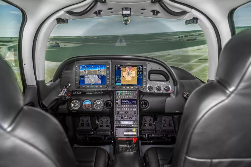 Cirrus sr20 салон