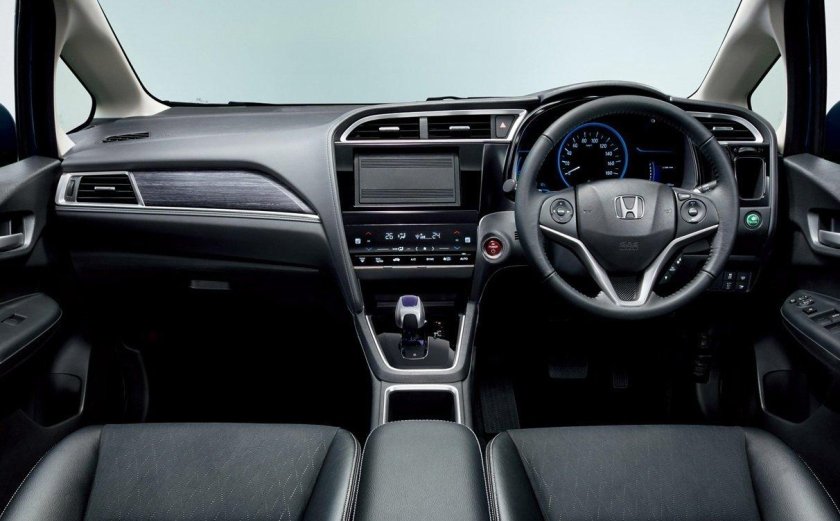 Хонда Шатл 2016 салон