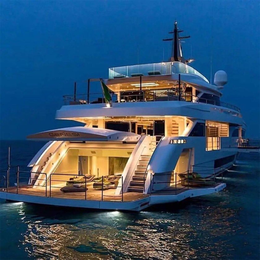 Люксури яхта