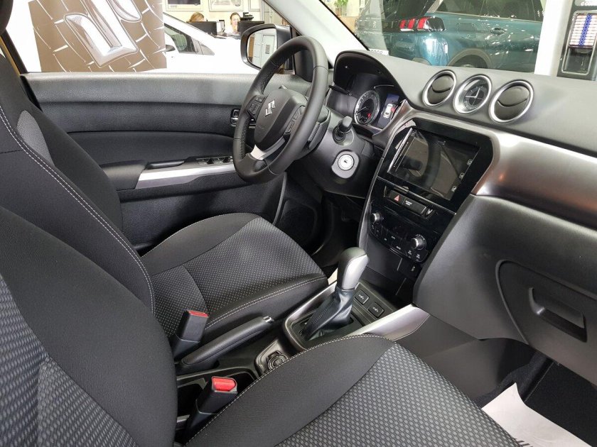 Suzuki Vitara II Рестайлинг салон
