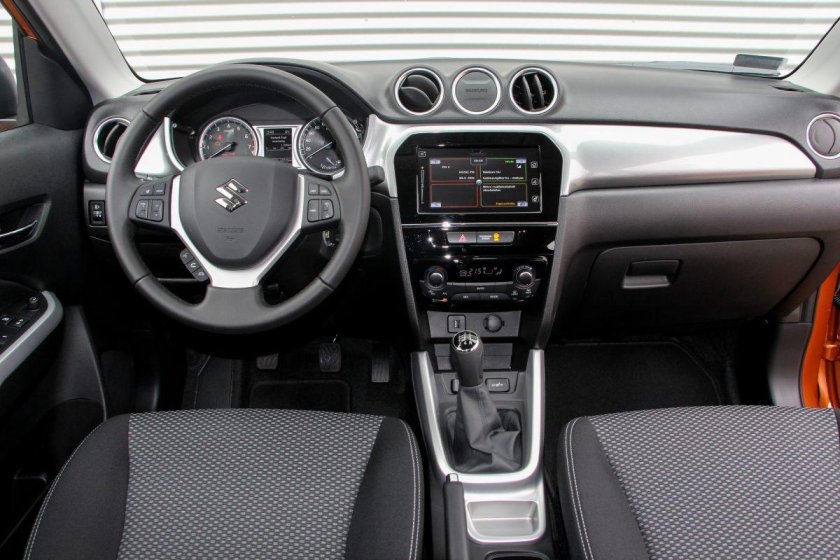 Suzuki Vitara 2018 салон